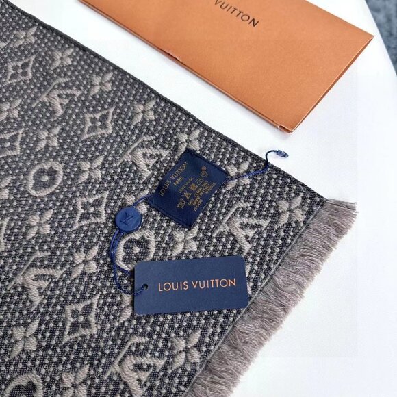 Louis Vuitton Monogram Scarf - Picture 6 of 6